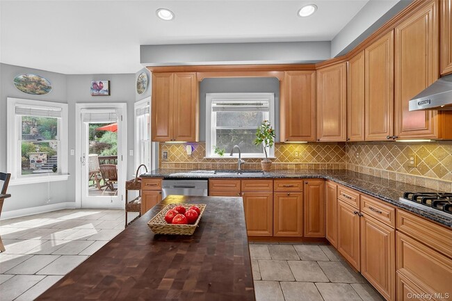 Building Photo - 11 Dorian Way