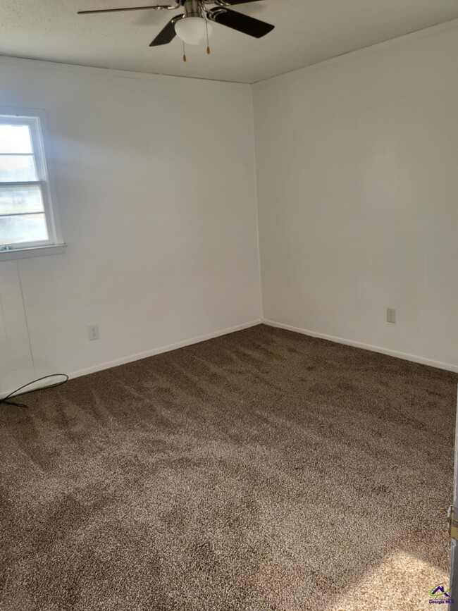 Building Photo - 303 Laverne Dr