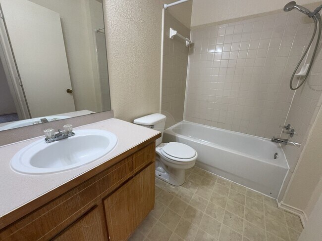 Building Photo - 4500 Deek Dr