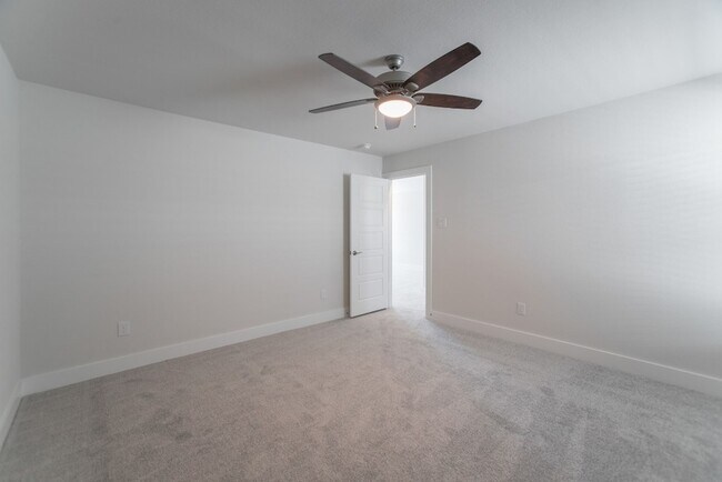 Building Photo - 10627 Whitejacket