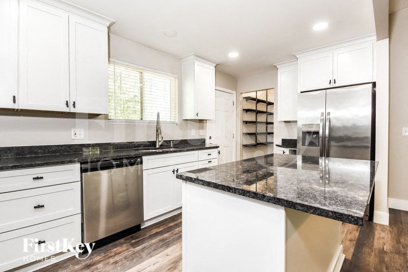 Building Photo - 595 School Rd