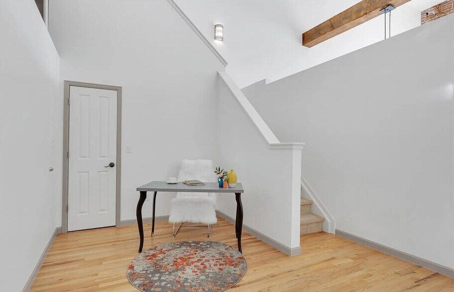 Building Photo - 1555 California St