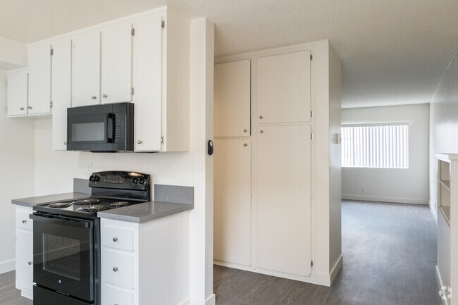 Kitchen - 7929 Stewart & Gray Rd