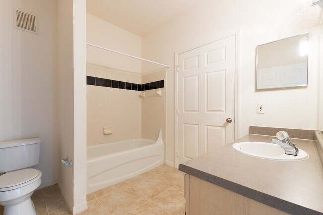 Building Photo - 6025 Westgate Dr