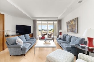 Building Photo - 20165 NE 39th Pl