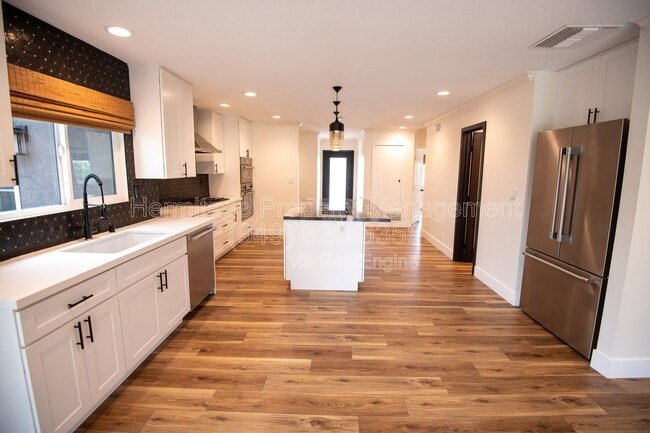 Building Photo - 1226 E Ensign Cir
