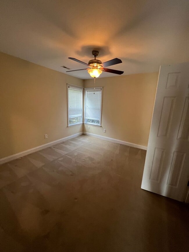 Building Photo - Upscale 3 to 4 BR home in The Willows at Leland. Two car garage, community pool!