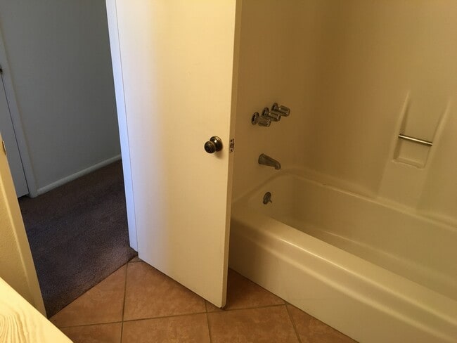 Building Photo - Tempe 3 Bed, 2 Bath Single Story Rental House
