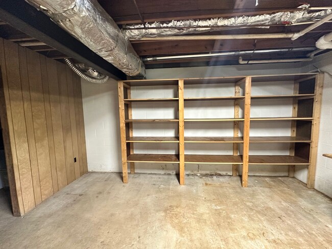 Building Photo - MOVE-IN READY! NO HUD NO SECTION 8
