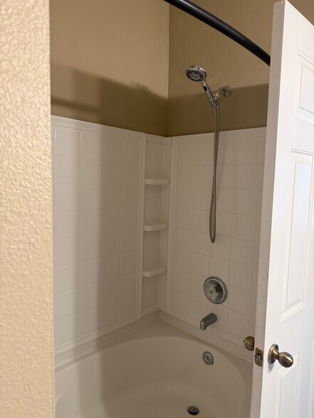 Shower - 13493 Prism Ct