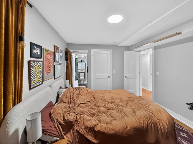 Building Photo - 3534 W Wrightwood Ave