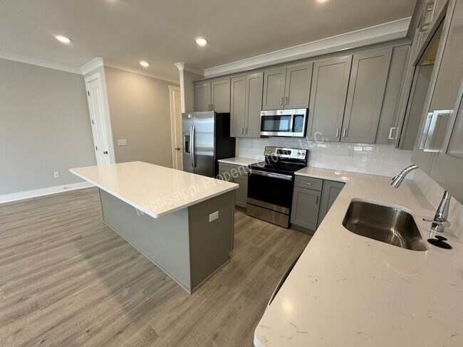 Building Photo - 3BD/3.5BA - UNIT @ THE RESERVE