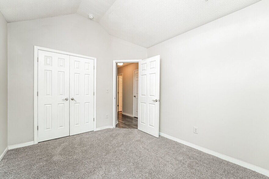 Building Photo - 2404 Rambling Way