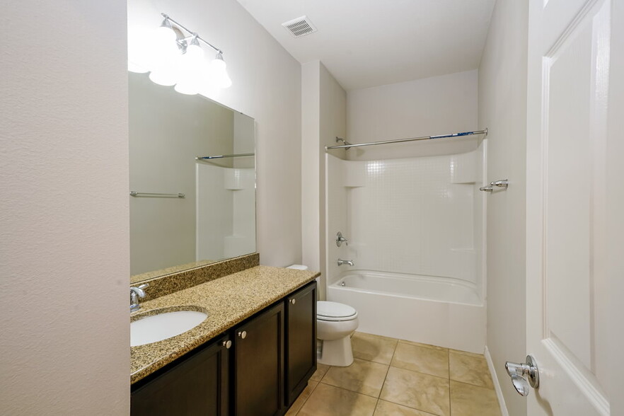 Building Photo - 2229 Landside Dr