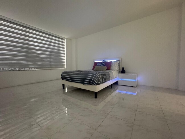 Building Photo - 3800 S Ocean Dr