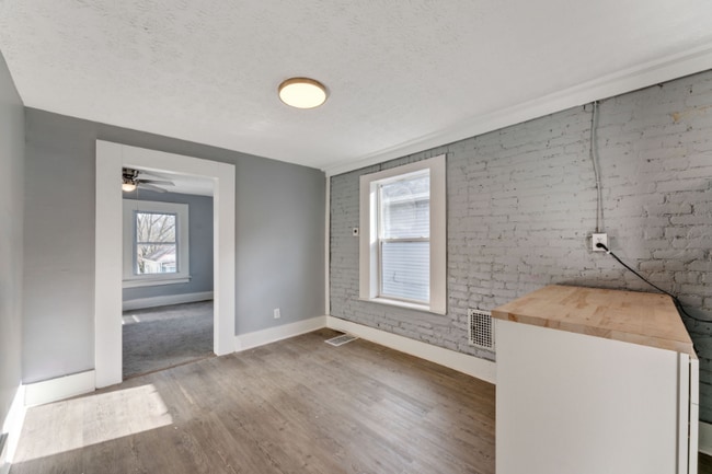 Building Photo - 361 S Harris Ave