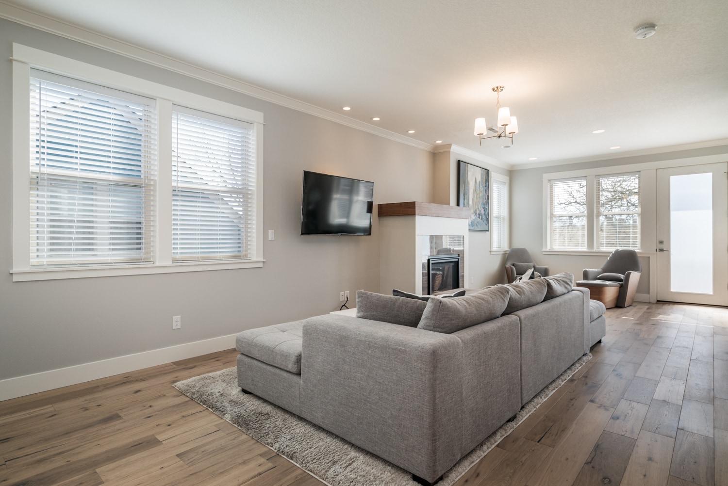 living room - 1605 SE Yukon St
