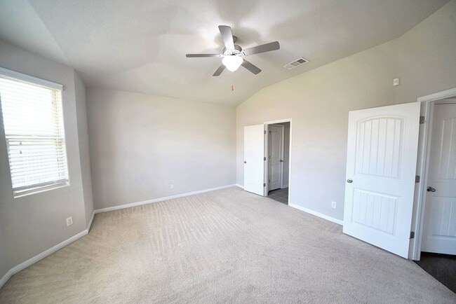 Building Photo - Beautiful Rental in Converse! Realtor Comm...