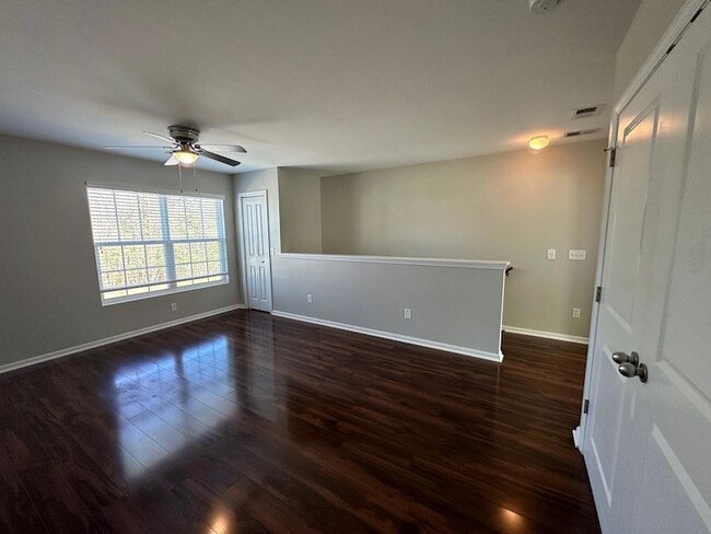 Building Photo - 450 Delmont Dr