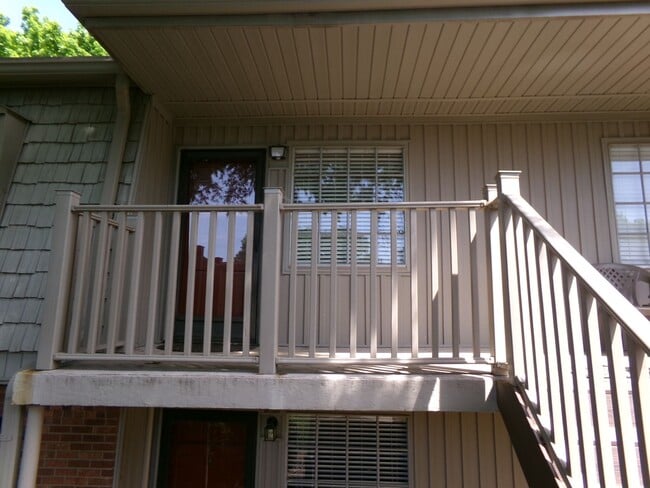 Primary Photo - Salem Square Apartments