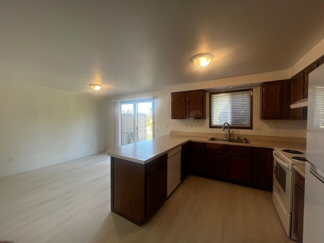 Building Photo - 507 Forest Cir