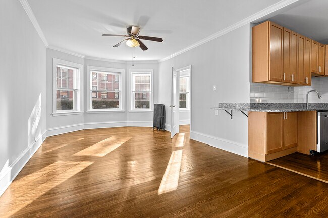 Building Photo - 6110 N Winthrop Ave
