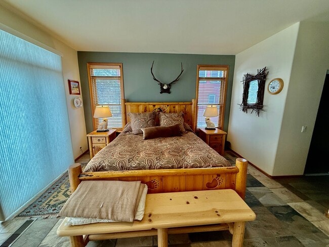 Building Photo - Snowcreek V – Stunning 4 Bed, 3 Bath Corner Unit