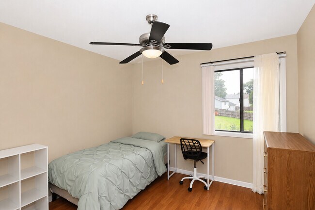 Building Photo - 982 Valleyview Dr