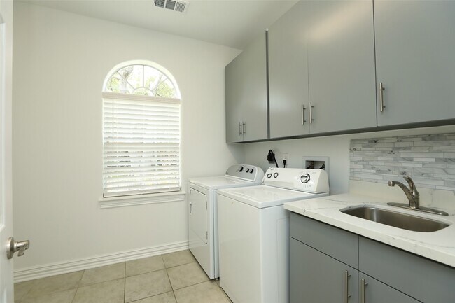 Building Photo - 1715 Cottage Landing Ln