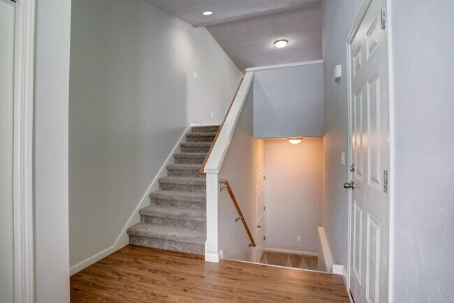 Building Photo - 434 Hanson Rd