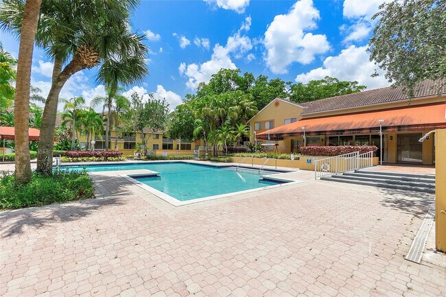 Building Photo - 967 Coral Club Dr