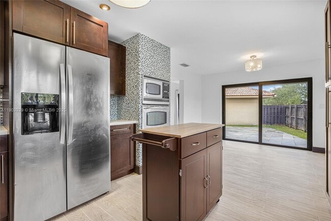 Building Photo - 11335 SW 74th Ln