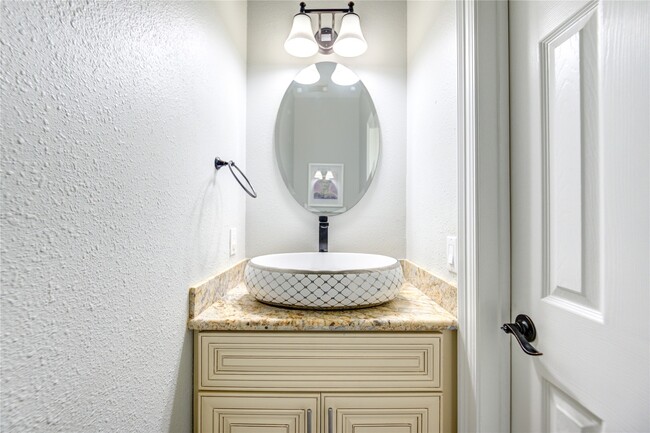 Building Photo - 6206 Clear Canyon Dr