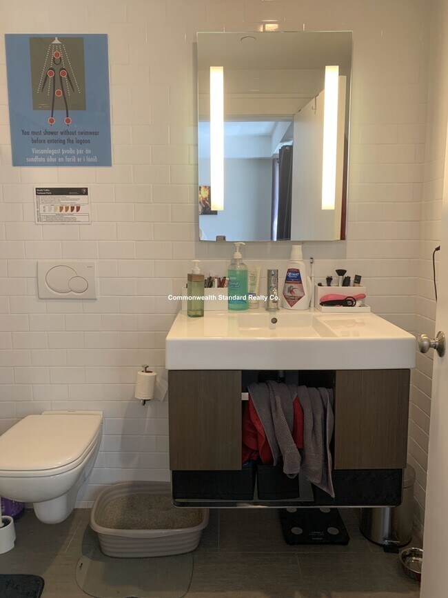 Building Photo - 126 Charles St