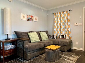 Building Photo - 407 E 45th St