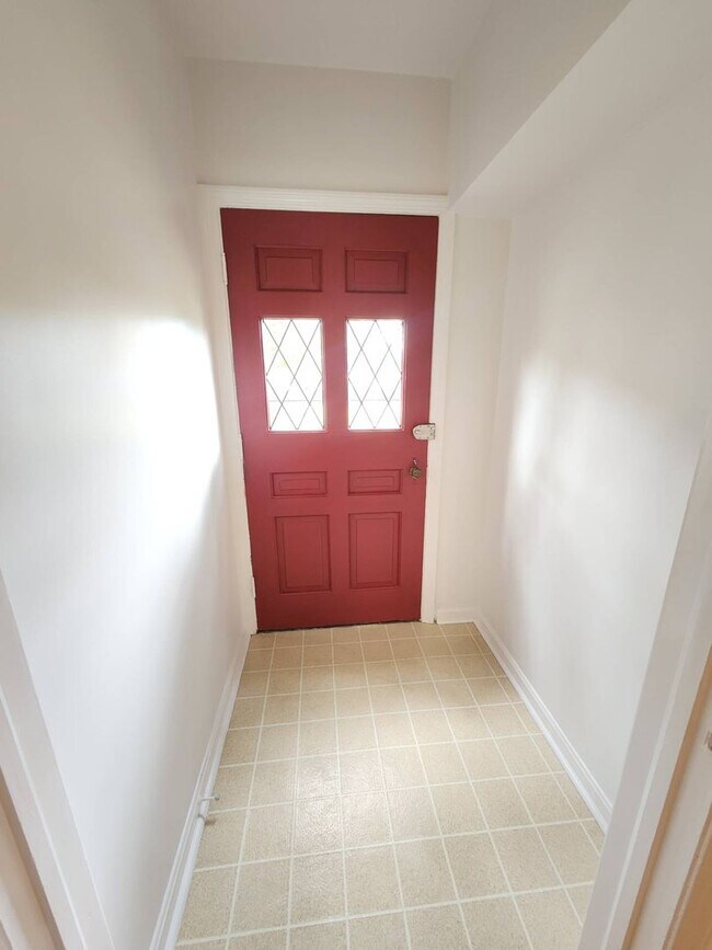 Building Photo - Move-In Special: Save $300 on This Charmin...