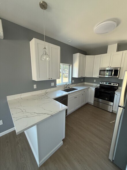 Kitchen - 4142 Avalon St