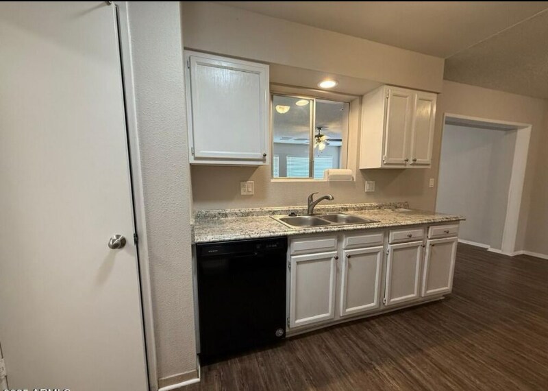 Building Photo - 11189 W Cameo Dr