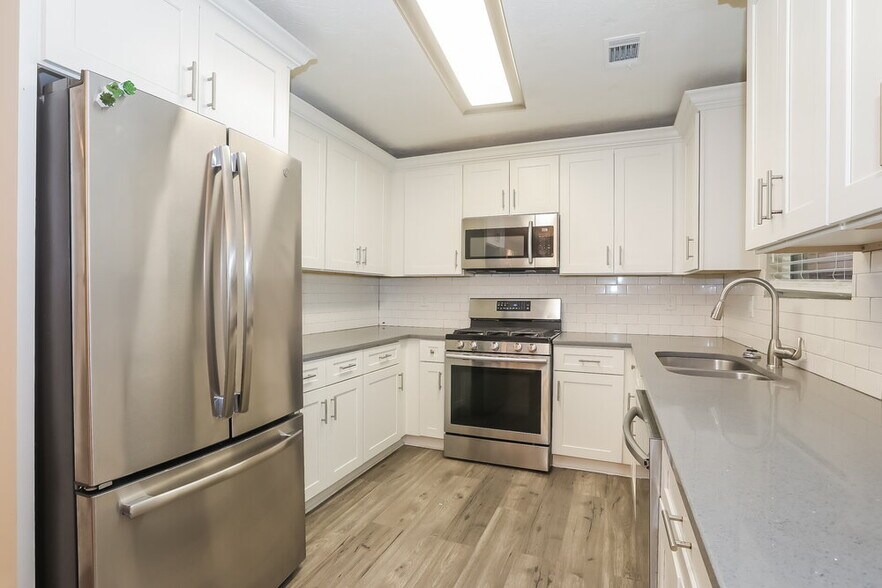 Building Photo - 6179 Charring Cross Ct