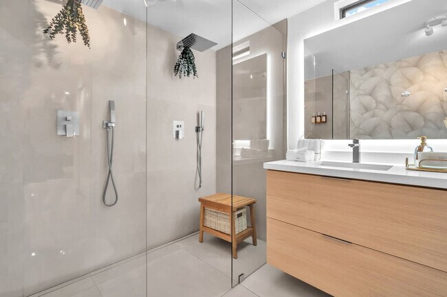 Building Photo - 400 NW 45th St