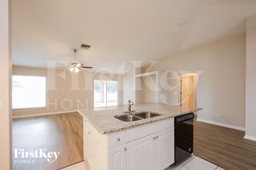 Building Photo - 1721 SW 44th St
