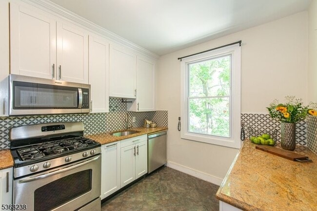 Building Photo - 207 Hillside Ave