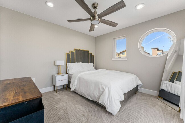 Building Photo - 5 Bed, 5 Bath home in South Park Hill