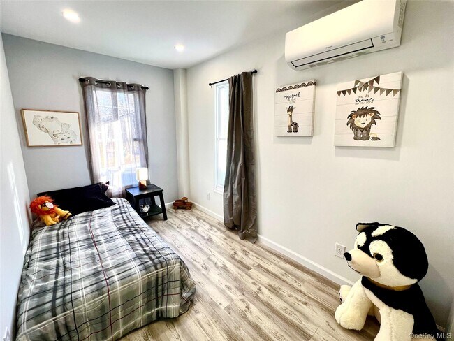 Building Photo - 128 W Main St