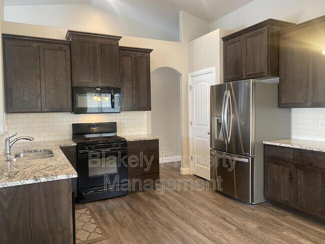 Building Photo - 1476 W Soldotna Dr