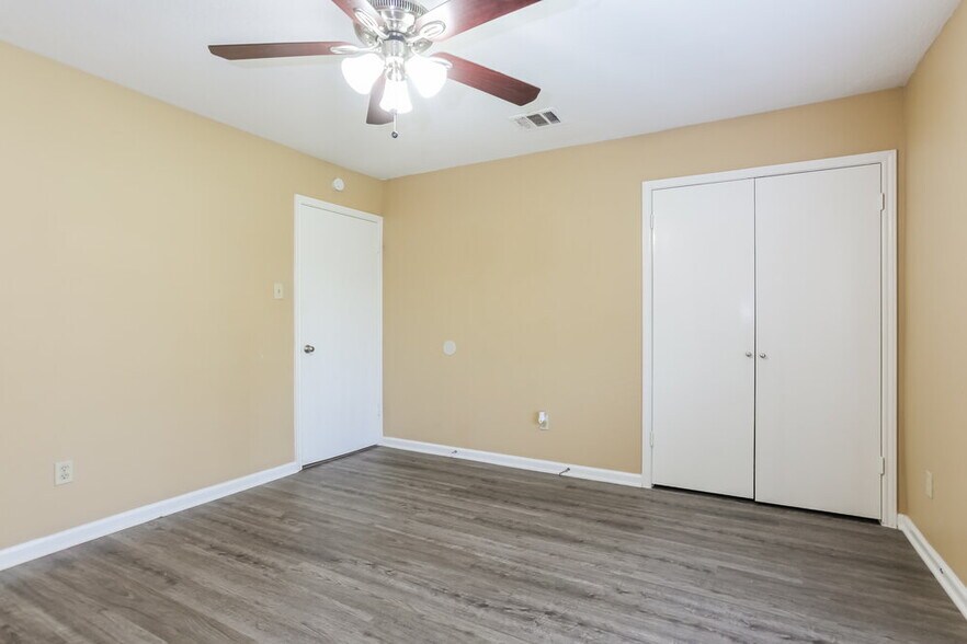 Building Photo - 12526 Zavalla St