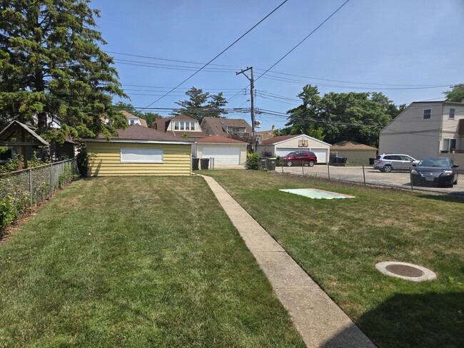 Building Photo - 5628 W Higgins Ave