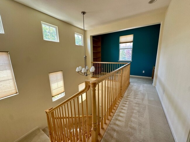 Building Photo - LUXURY HOME WITH BEAUTIFUL FINISHES CENTRA...