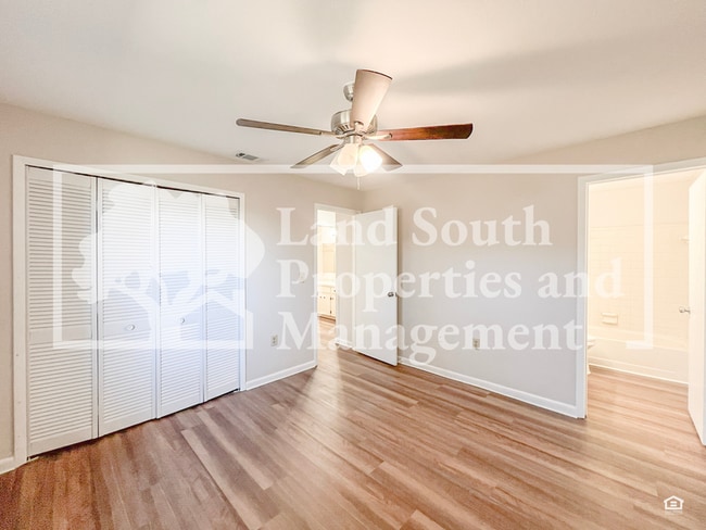 Building Photo - 250 Village View Ln