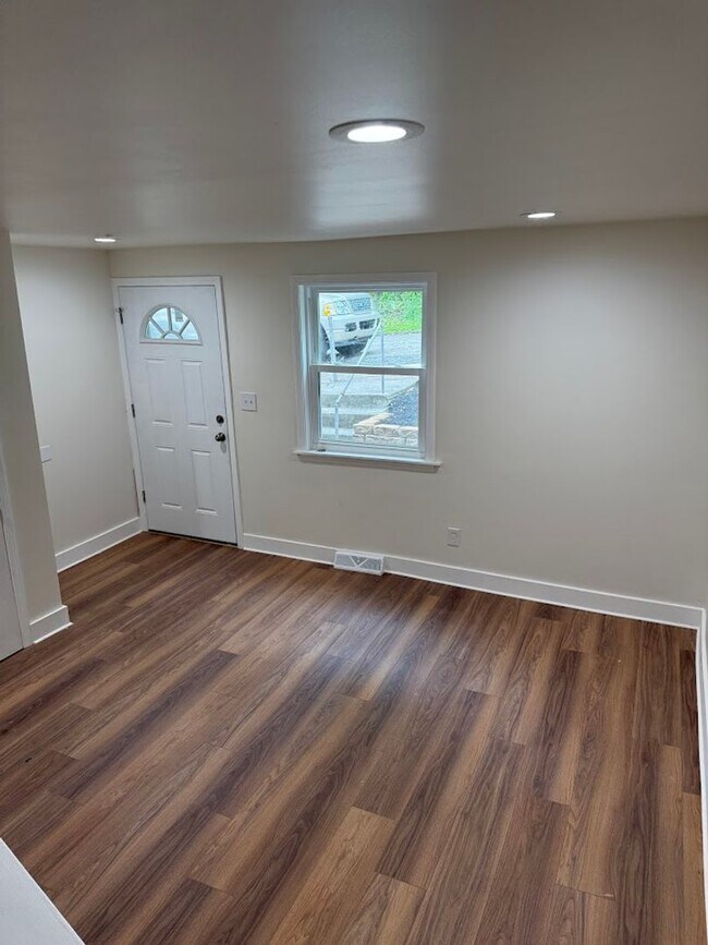 Building Photo - 420 Tintsman Ave